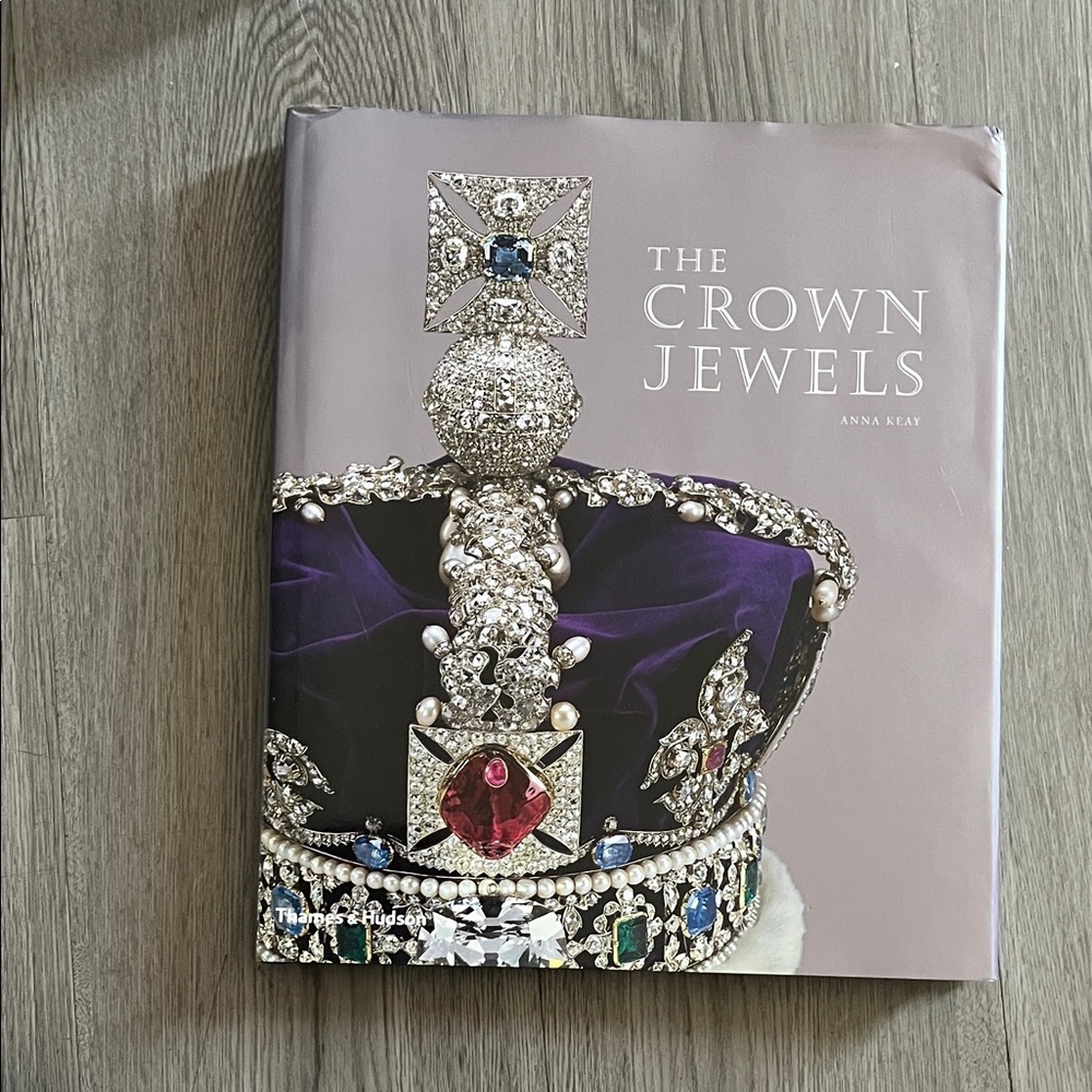Regal Silver and Purple Crown-Inspired Jewelry